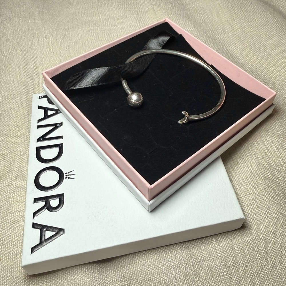 🆕 NWT LIMITED EDITION PANDORA Moments Moon & Stars Open Bangle